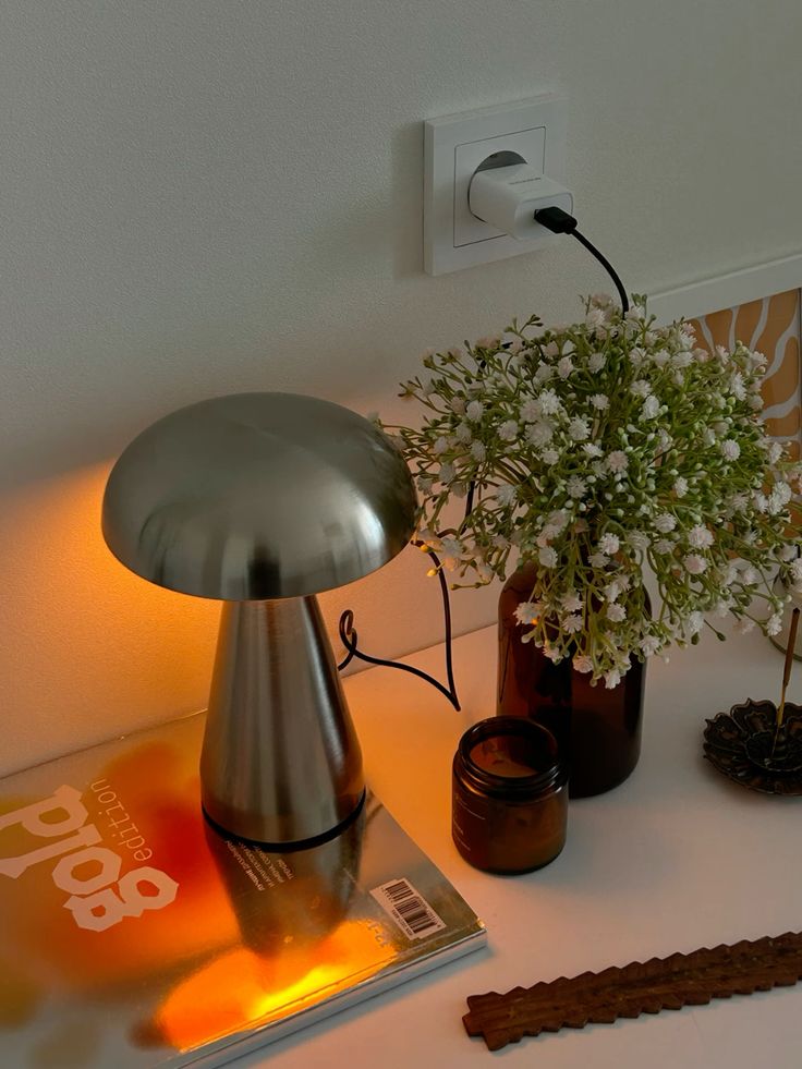 CALLISTO | COLOUR-CHANGING LED LIGHT