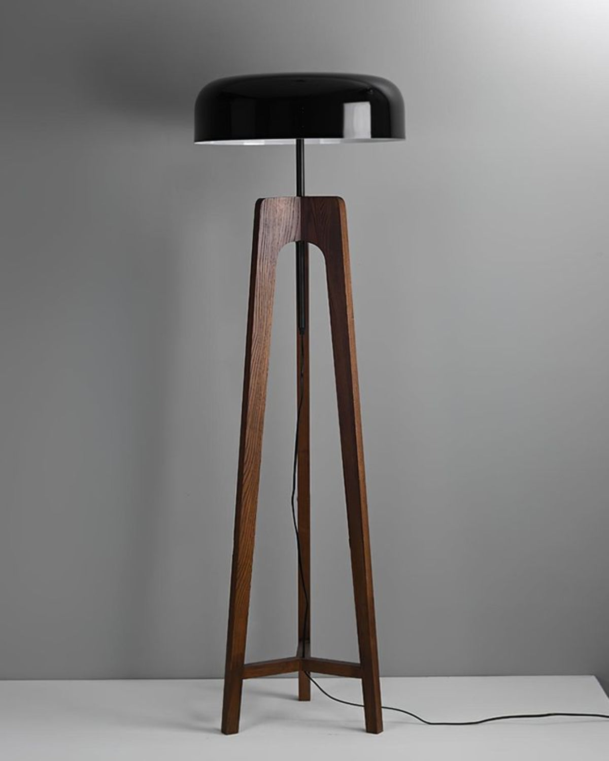 ALTAIRA | CARVED WOOD FLOOR LED LAMP