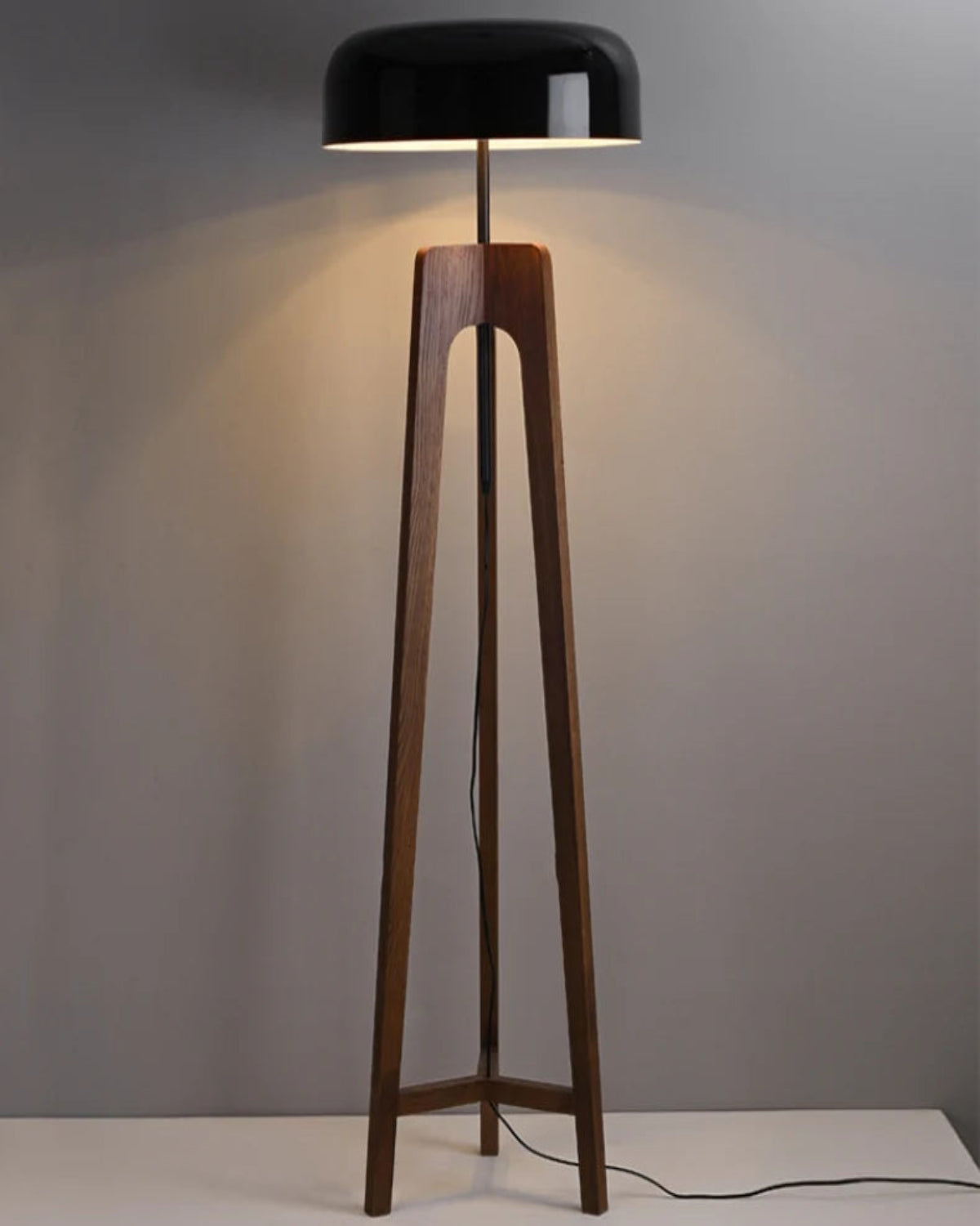 ALTAIRA | CARVED WOOD FLOOR LED LAMP